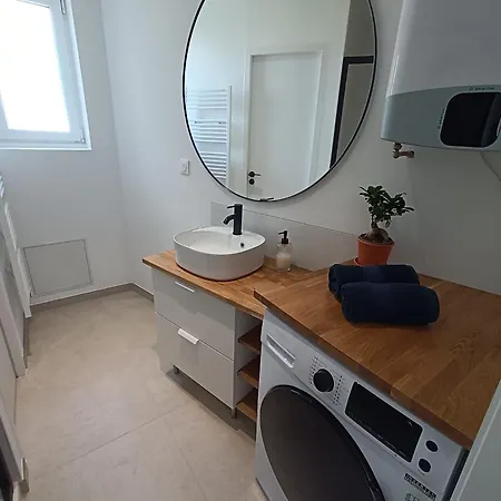 Au Calme Equipe, 20' A Pieds De La Апартаменти