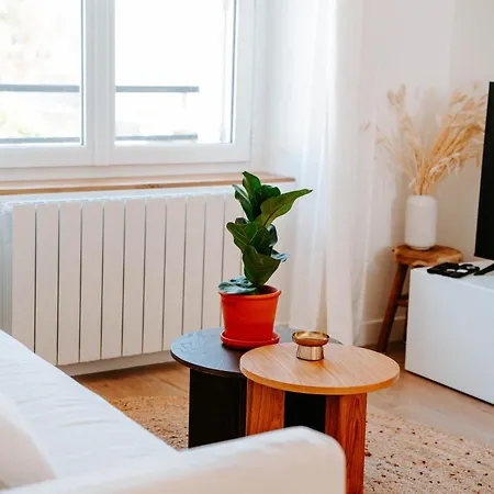 Au Calme Equipe, 20' A Pieds De La Апартаменти