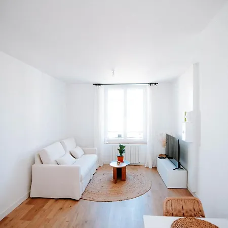 Au Calme Equipe, 20' A Pieds De La Апартаменти